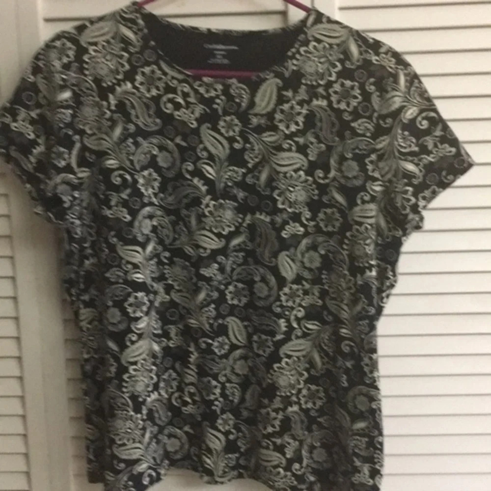 Ladies top - Picture 3 of 3